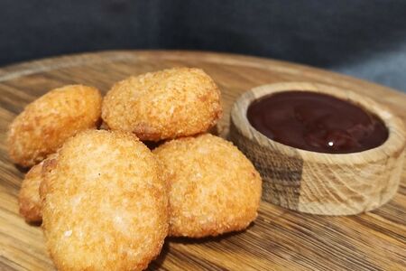 Сырные медальоны с халапеньо