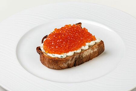 Тост с красной икрой