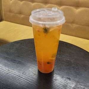 Фруктовый Bubble Tea Многолюб с манго, персиком, клубникой и мятой