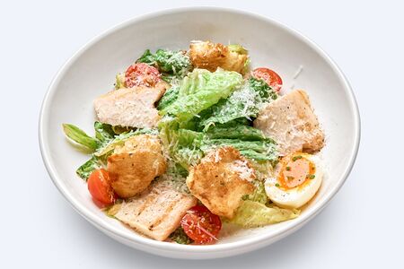 Салат Цезарь с курицей
