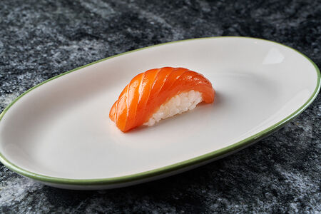 Суши лосось
