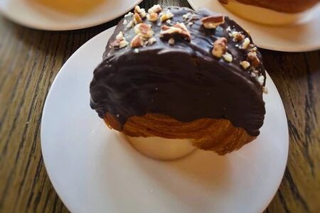 Ролл Круа вишня-шоколад