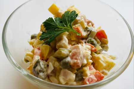 Салат Оливье с ветчиной