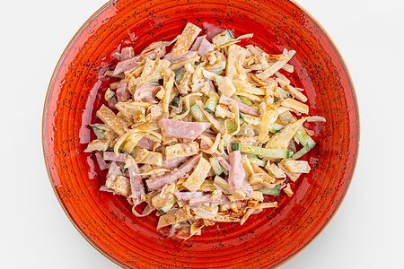 Салат с ветчиной и яичным блином