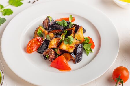 Салат с жареными баклажанами