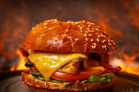 Бургер с куриной котлетой