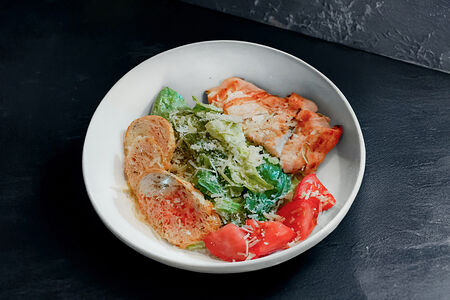 Салат Цезарь с куриной грудкой на гриле
