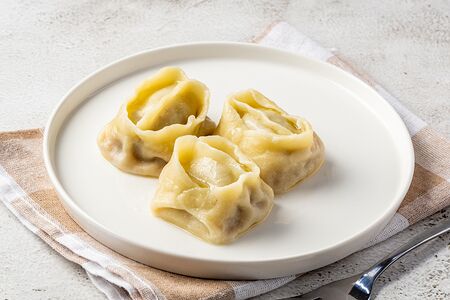 Манты со свининой и говядиной отварные 
