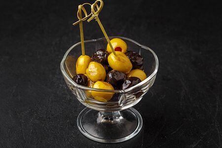 Маслины и оливки