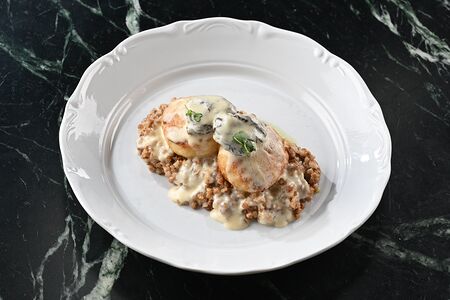 Биточки из индейки, сырная гречка, сморчки