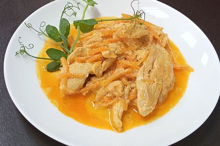 Филе куриное в соусе том ям с морковью