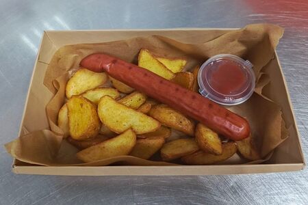 Картофельные дольки с охотничьей колбаской