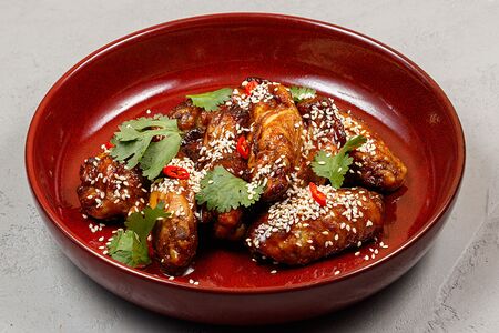 Куриные крылышки в соусе свит чили