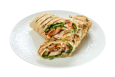 Шаверма с курицей, приготовленная на мангале