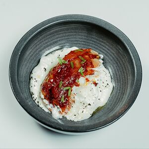 Стейк из капусты с кремом из пармезана