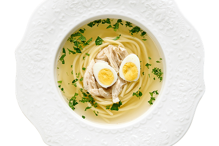 Бульон с перепелиным яйцом и лапшой