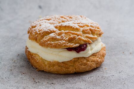 Пари-брест с вишней