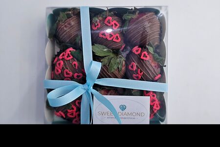 Свежая клубника в молочном шоколаде свежая