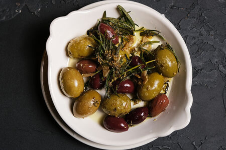 Оливки по-лигурийски