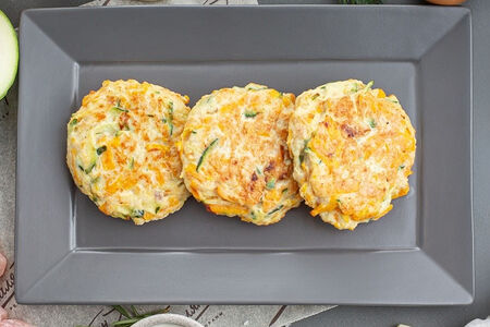 Оладьи из индейки с овощами