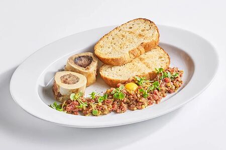 Тартар из говядины с костным мозгом