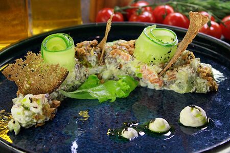 Оливье с томленой говядиной