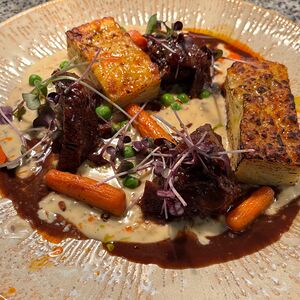 Телячьи щеки с картофельным гратеном