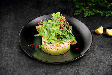 Салат со снежным крабом и гуакомоле