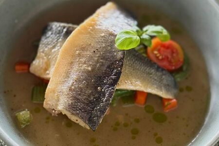 Филе сибаса пашированый с овощами 