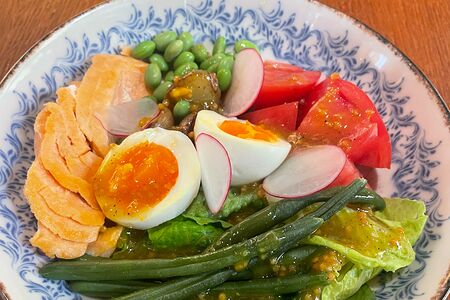 Салат Нисуаз с лососем 