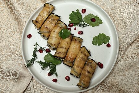 Рулетики из баклажанов