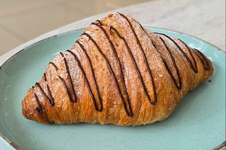 Круассан с шоколадным кремом