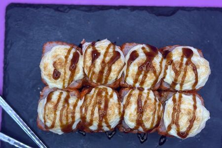 Запеченный ролл Сливочный с лососем 