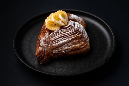 Даниш с бананом и кремом патисьер