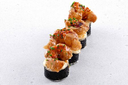 Запеченный ролл с креветкой темпура (4 шт)