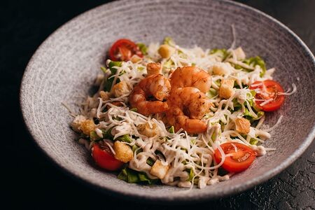 Салат Цезарь с креветкой Основной