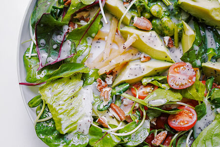 Калифорнийский салат с маковым соусом