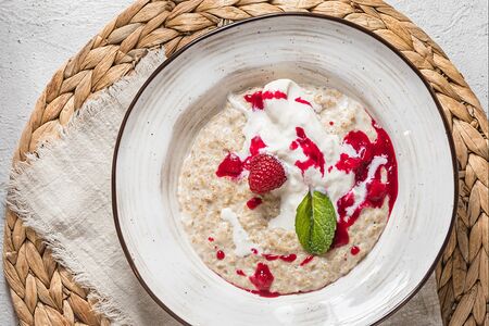 Овсянка со страчателлой и сгущенкой