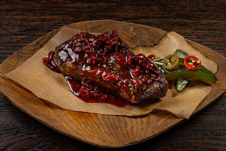 Томленое говяжье ребро в красном вине