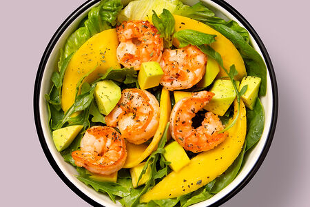 Салат креветка с манго