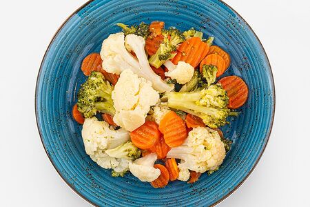 Брокколи с цветной капустой и морковью