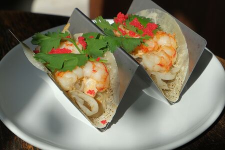 Тако с креветкой и маринованным цукини