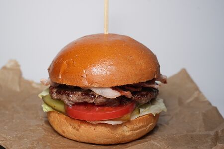 Бургер с беконом