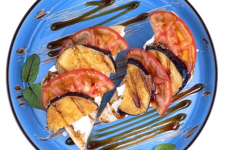 Брускетта с баклажаном и страчателлой 