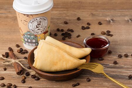 Блины с клубникой