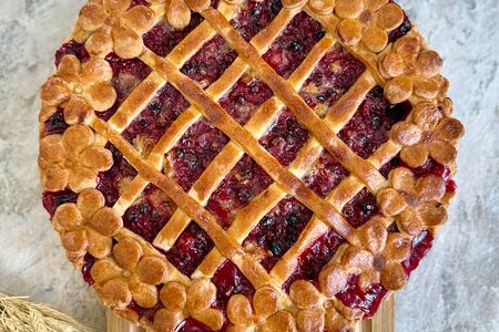 Пирог с брусникой и апельсинами