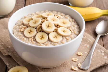 Овсяная каша на молоке с бананом