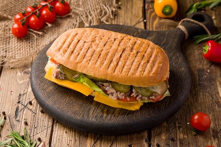 Сэндвич-чиабатта с тунцом