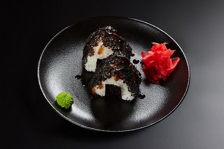 Онигири с угрем