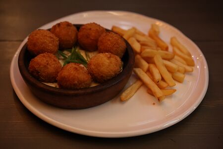 Фишболы с лимонным тартаром